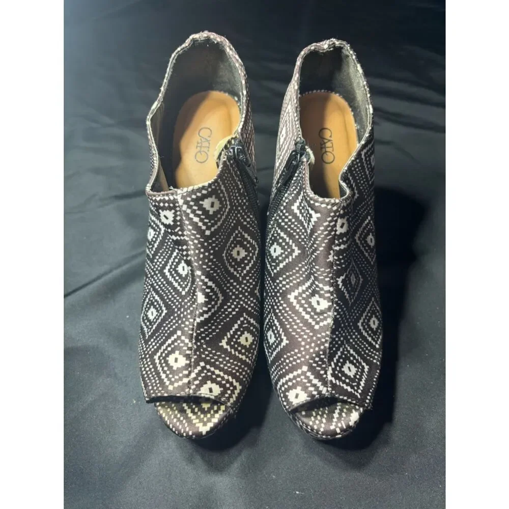 Cato Women’s Geometric Peep-Toe Wedge Booties - Black/White EPC Size 8
